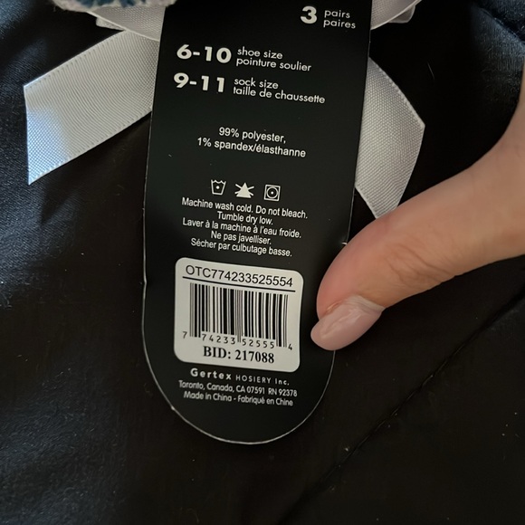 Women’s fuzzy socks (3 pk) - Picture 7 of 7